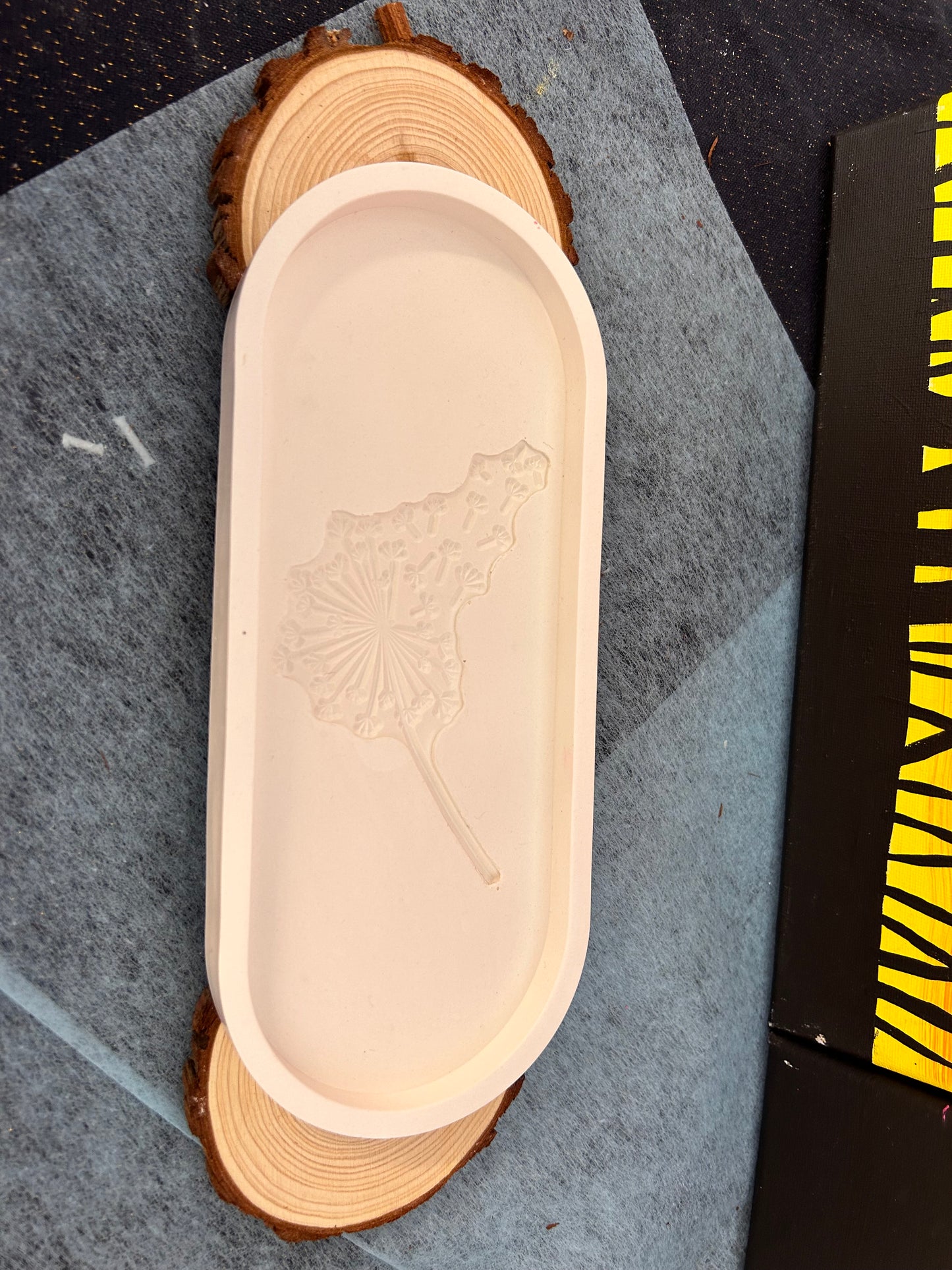 Tablet L - H=24cm B= 10cm T= 2cm