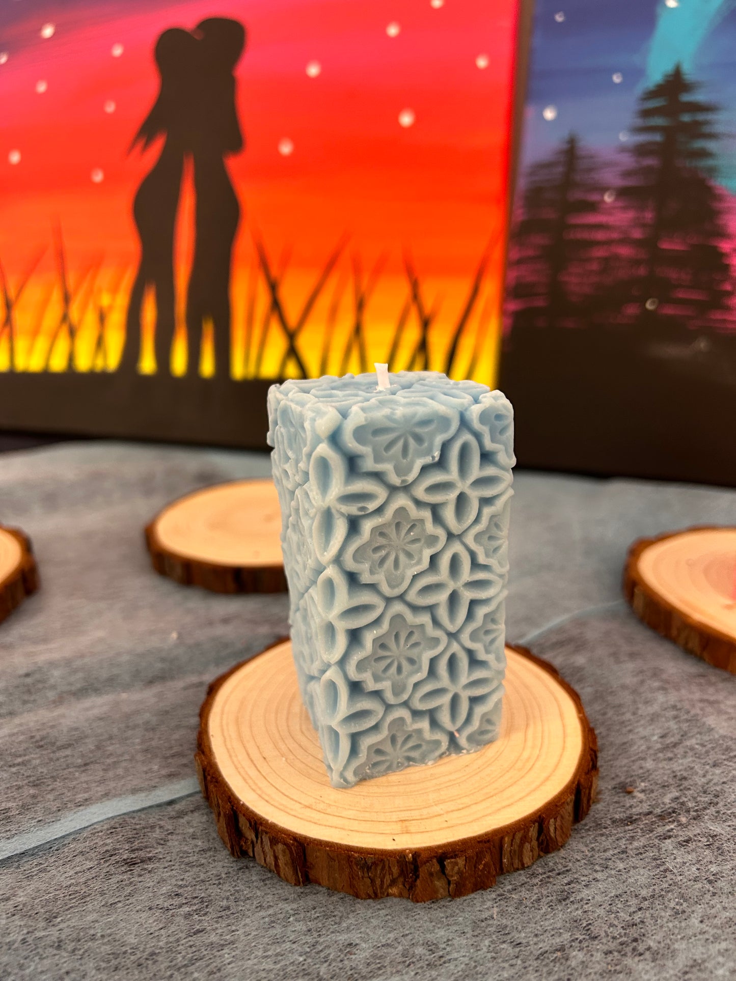 Standsäulen Kerze mit Blumen Muster
