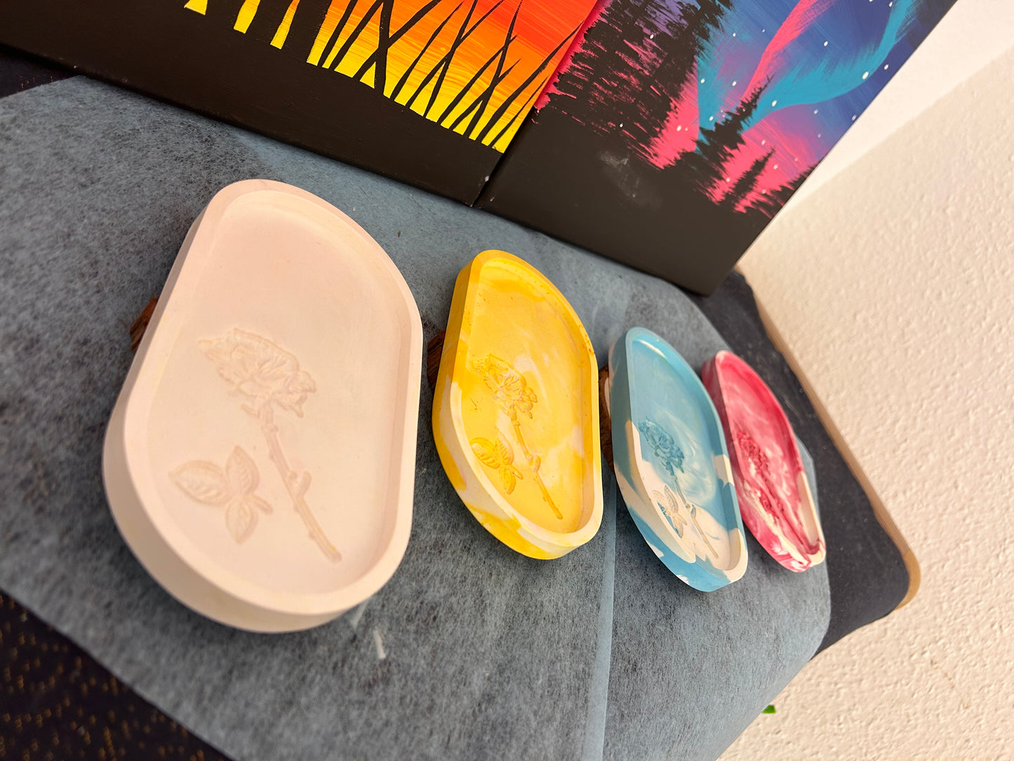 Tablet M mit einem Rosen Muster - H=18 B= 9,3cm T= 1,5cm