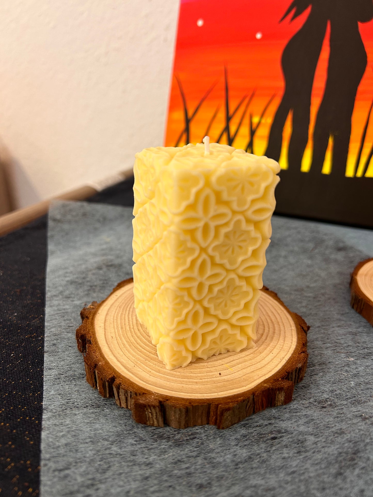 Standsäulen Kerze mit Blumen Muster